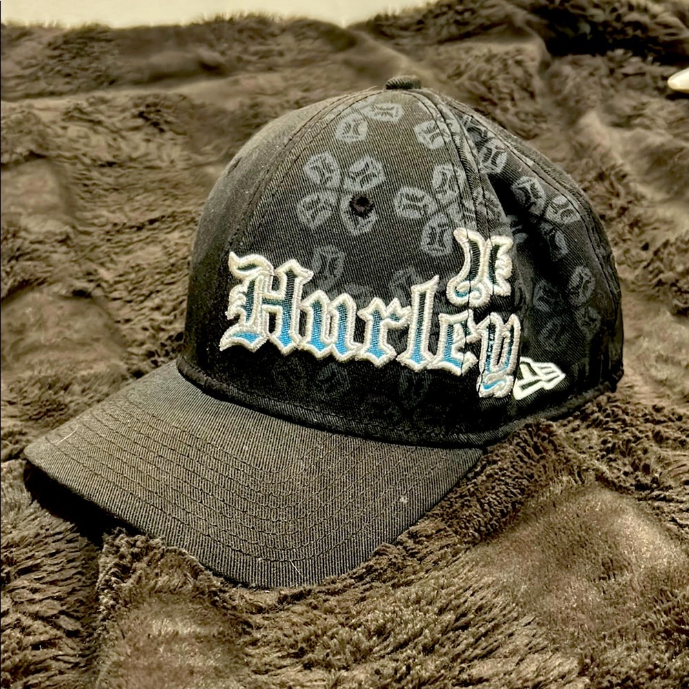 Hurley Black and Gray Cap